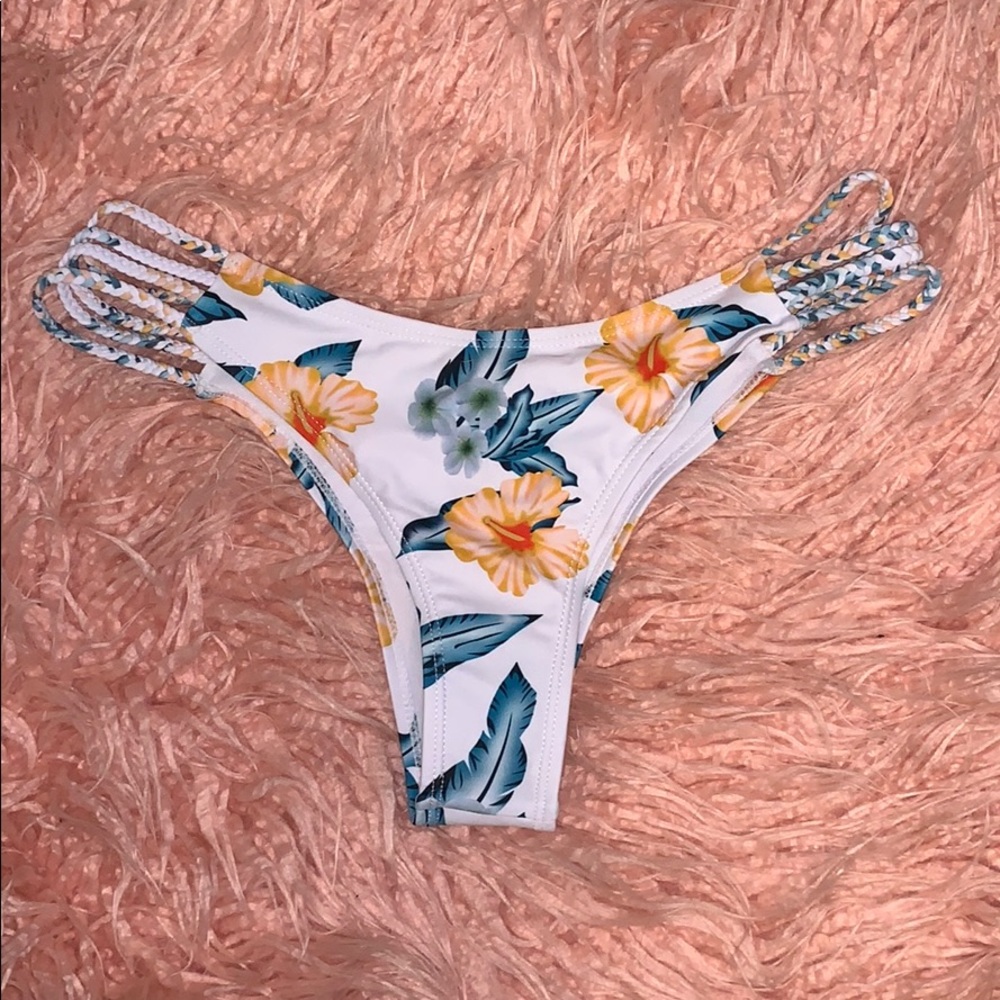 NWOT bikini bottom with braided sides